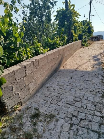 Reconstru&ccedil;&atilde;o de Muro na Rua Fundo de Vila em Covas do Barroso